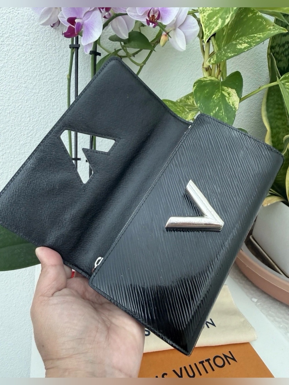 Louis Vuitton Black Electric Epi Twist Wallet LV Dust-bag - Picture 8 of 14
